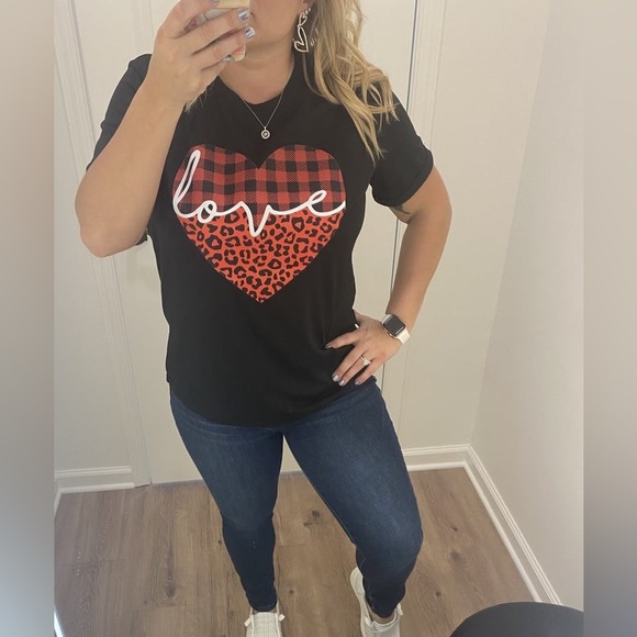 NWT black red plaid leopard heart love Vday tee size small - Picture 2 of 3